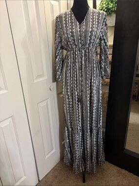 Black & Light Gray Zigzag Maxi Dress with Bell Sleeves
